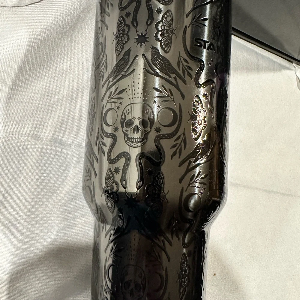 Stanley The FlowState Quencher H2.0 Tumbler limited edition Deadly Damask 40 oz - Picture 3 of 5